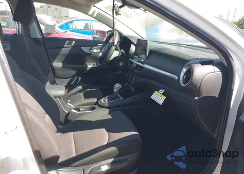 2024 Kia Forte Lxs z USA, uszkodzony, nr VIN 3KPF24AD9RE830459